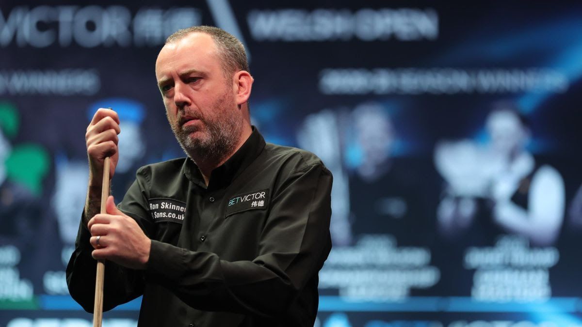 Snooker Mark Williams falls asleep in chair during Anthony Hamilton defeat