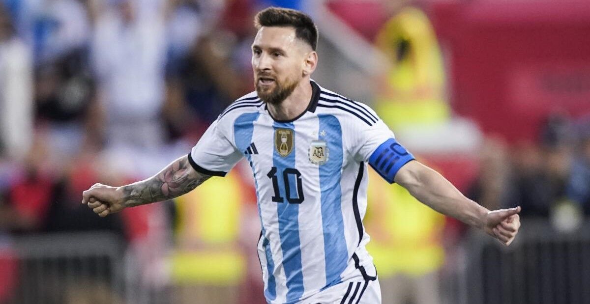 Subastarán las camisetas que utilizó Lionel Messi en el Mundial de Qatar 2022