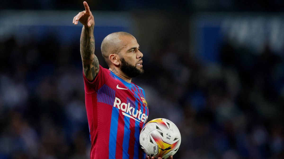 Desesperanzada se dejó ver la mamá de Dani Alves, luego de hablar con los abogados hoy en Barcelona