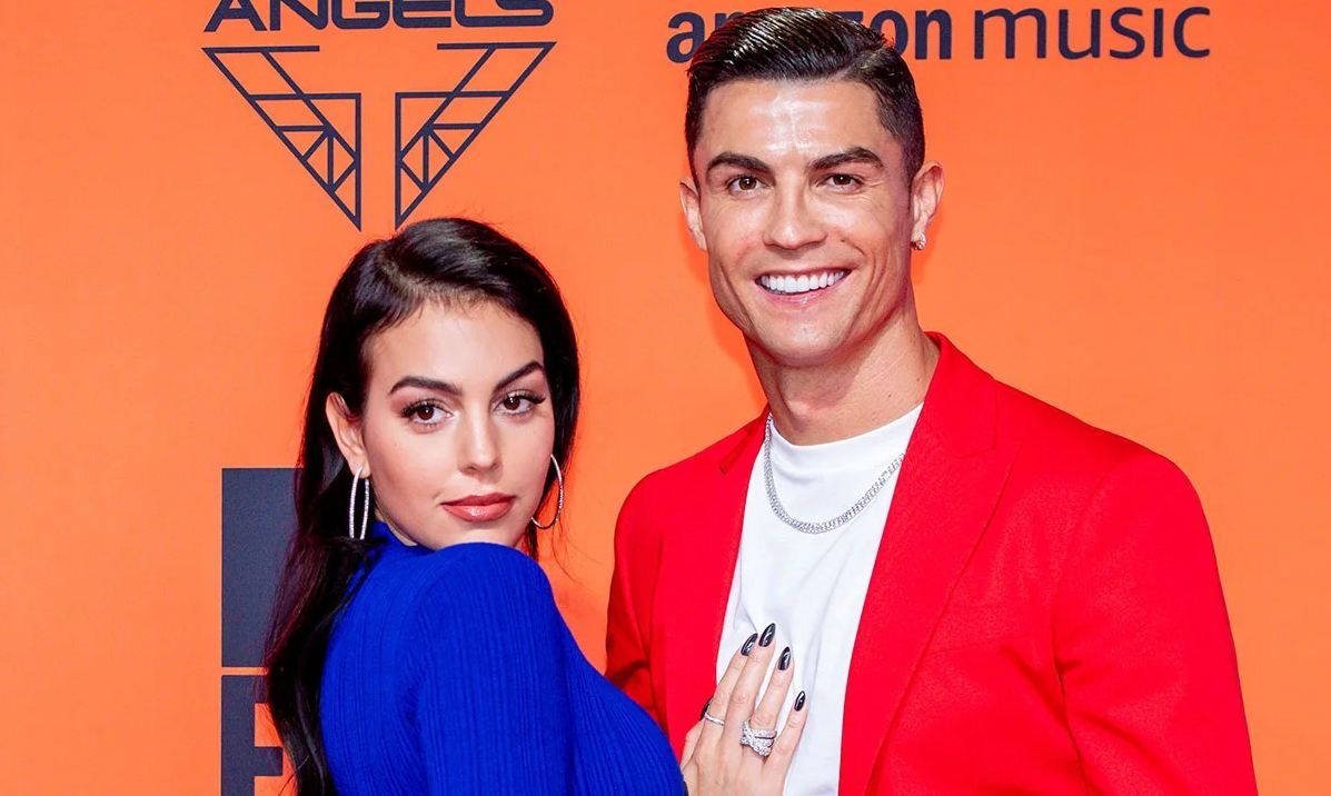 Ronaldo's girlfriend Rodriguez calls her lover the best footballer in the world