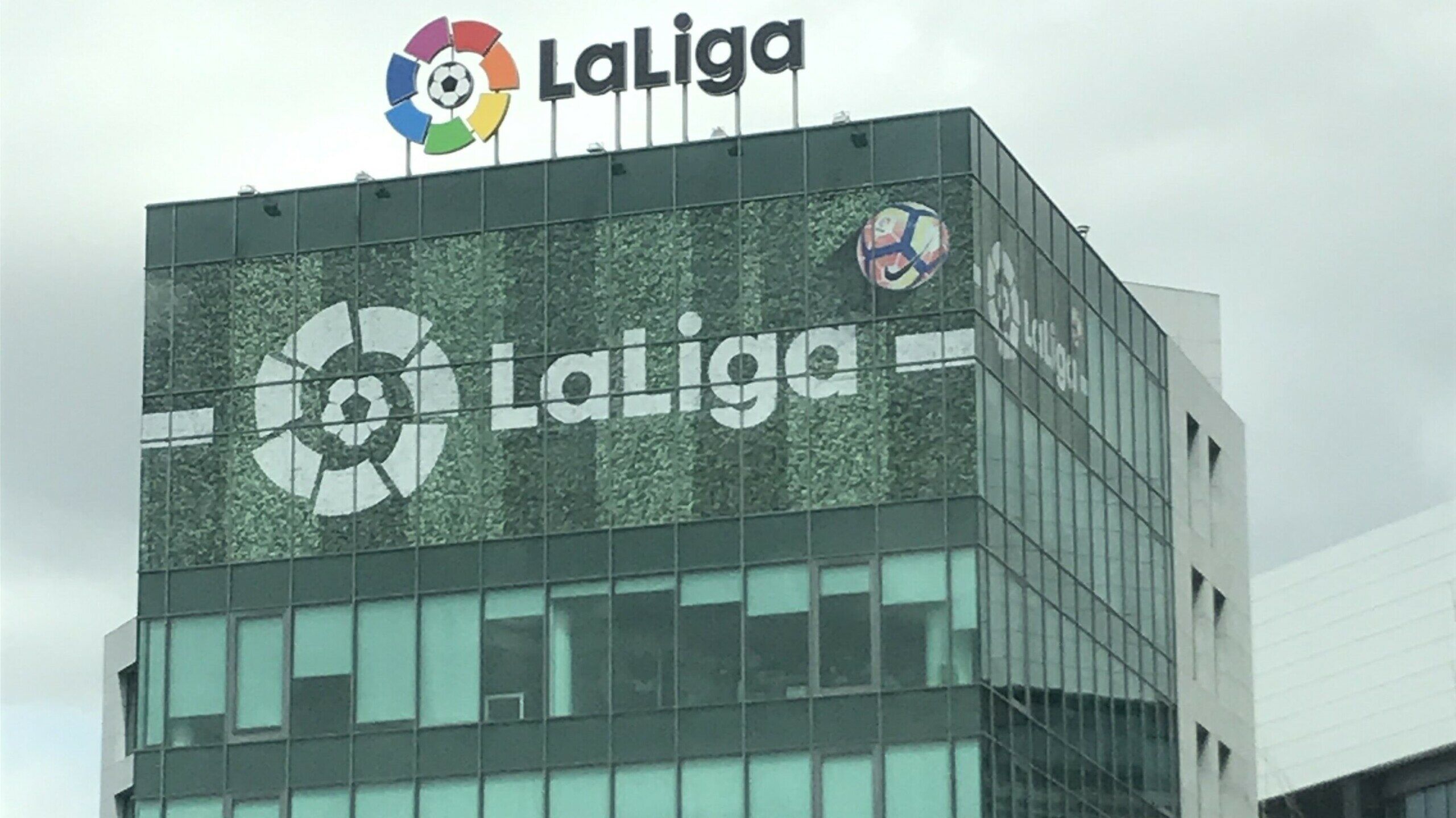LaLiga adjudicó a Telefónica la mitad de partidos de Primera División hasta 2027