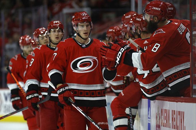 Carolina Hurricanes vs Arizona Coyotes Pronostico, Apuestas y Cuotas│23 de noviembre de 2022