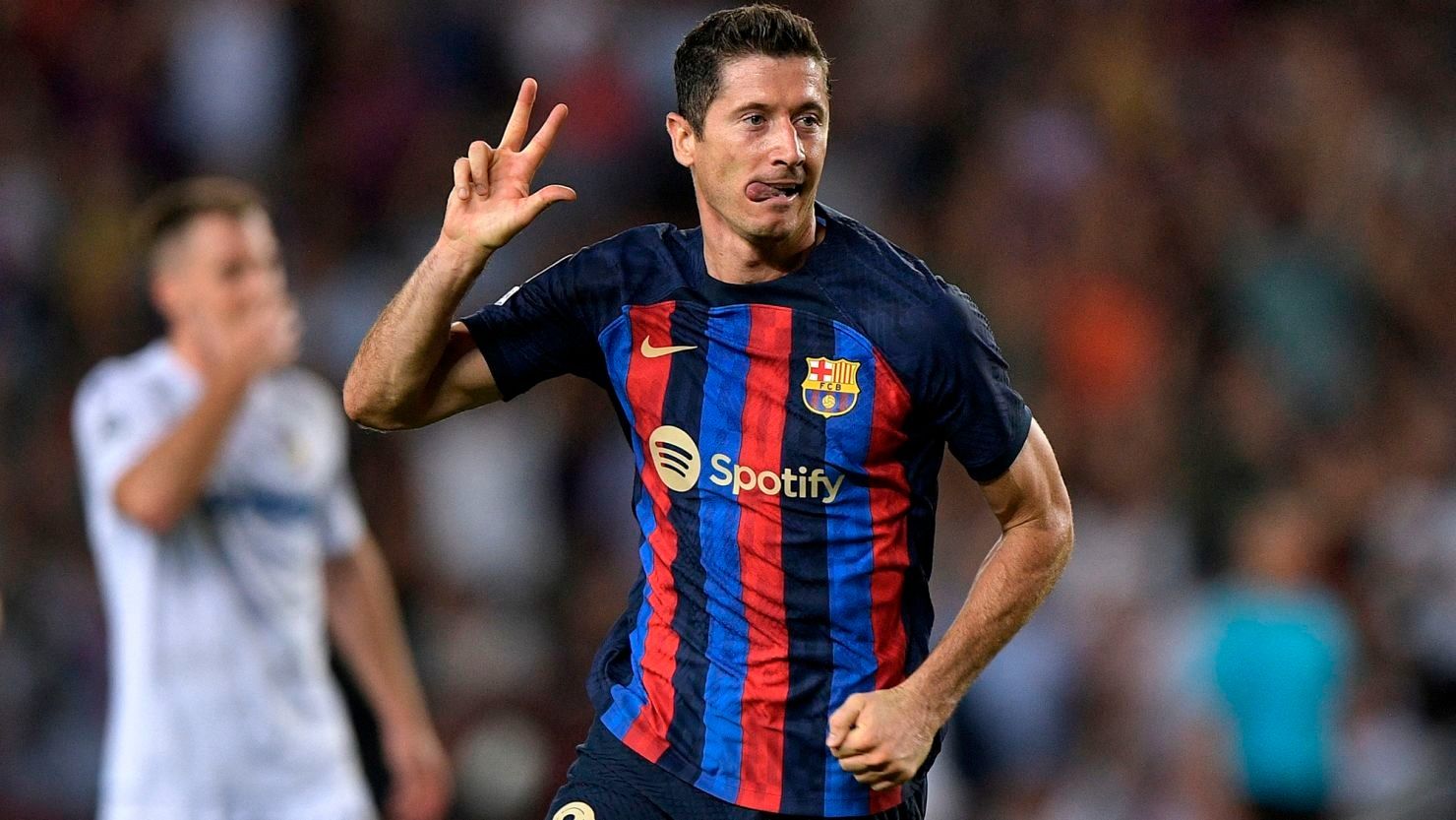 Barcelona Plan To Extend Contract With Lewandowski With A Decrease In Salary