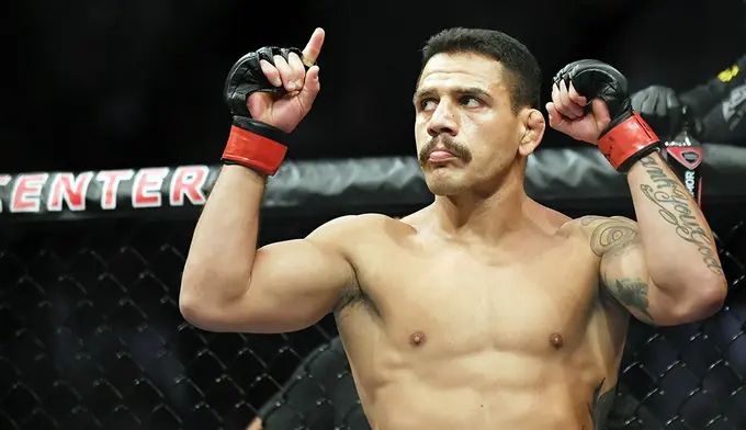 Dos Anjos will only return to UFC lightweight just for fights against Makhachev and McGregor
