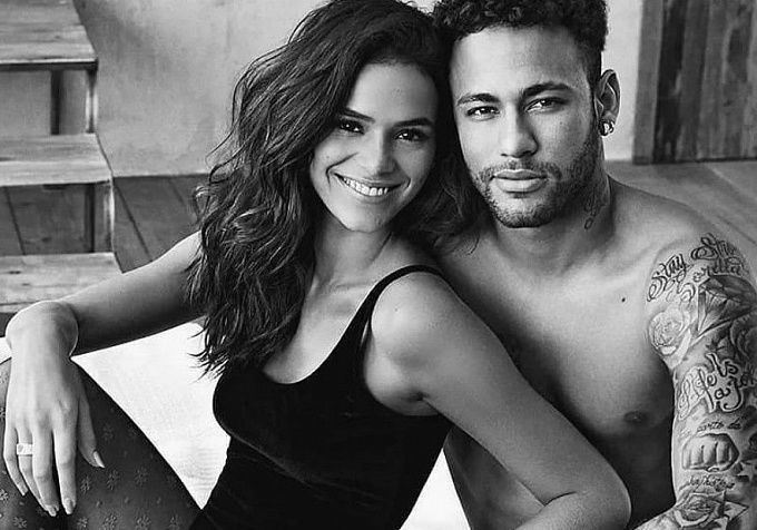Neymar turned down a date with model Anna Lis. Although he broke up with his girlfriend the other day 