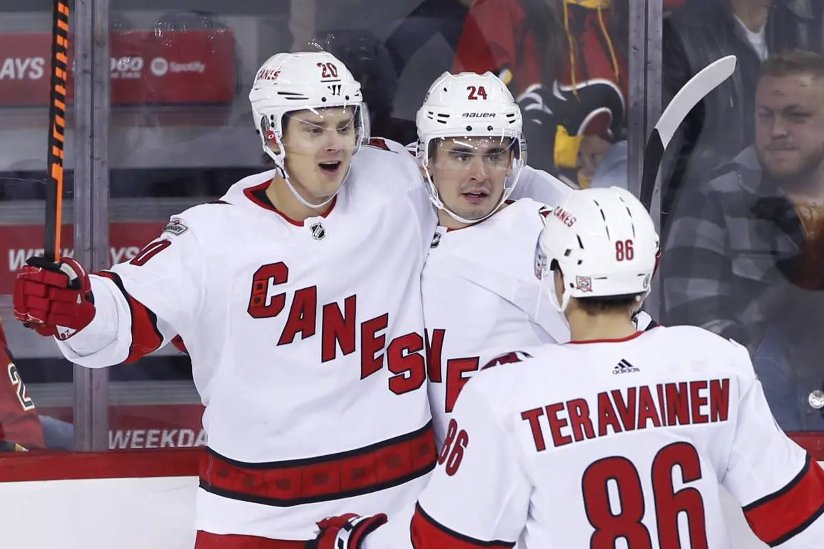 San Jose Sharks vs Carolina Hurricanes. Pronóstico apuestas y cuotas | 18 de Octubre del 2023