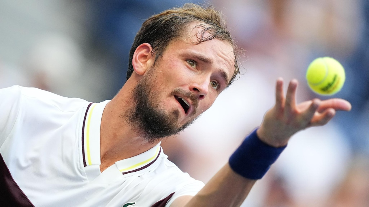 Medvedev Says He Did Not Show Middle Finger To Audience At Paris Masters