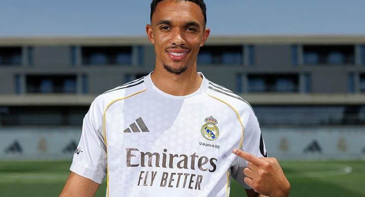 Gerrard Condemns the Decision of Trent to Leave Liverpool for Real