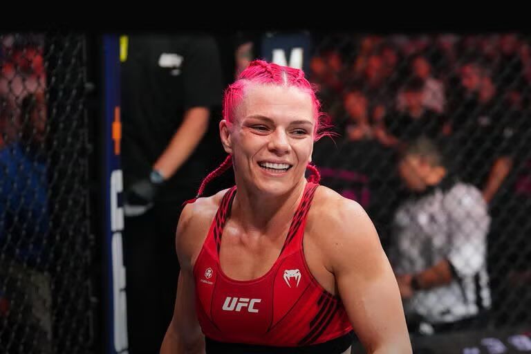 Amanda Lemos vs Gillian Robertson: Prediction and odds on the Match on 14 December, 2025