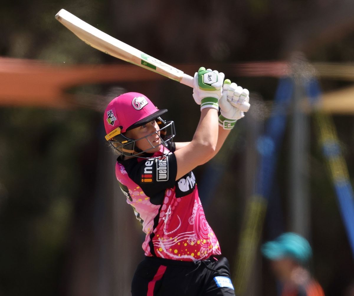 WBBL: Healy and bowlers script Sixers' win