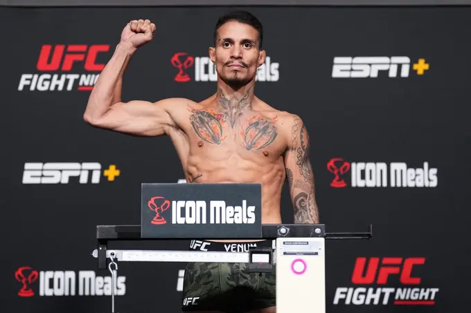 Former UFC fighter Colares fatally struck by bus at age 29