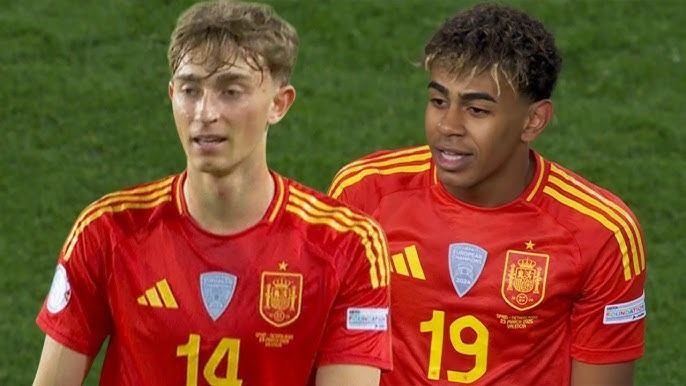 Yamal Jokes with Real Madrid's Newcomer Huijsen after Spain Call-Up