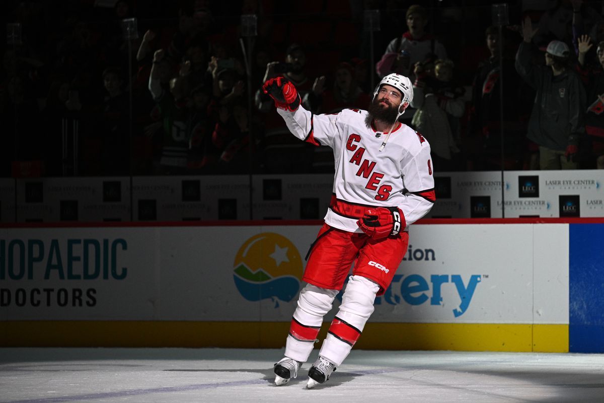 Carolina Hurricanes vs Chicago Blackhawks Prediction, Betting Tips & Odds │28 DECEMBER, 2022