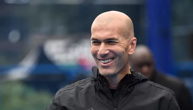 'FourFourTwo' nombró a Zidane como el mejor futbolista de los 90