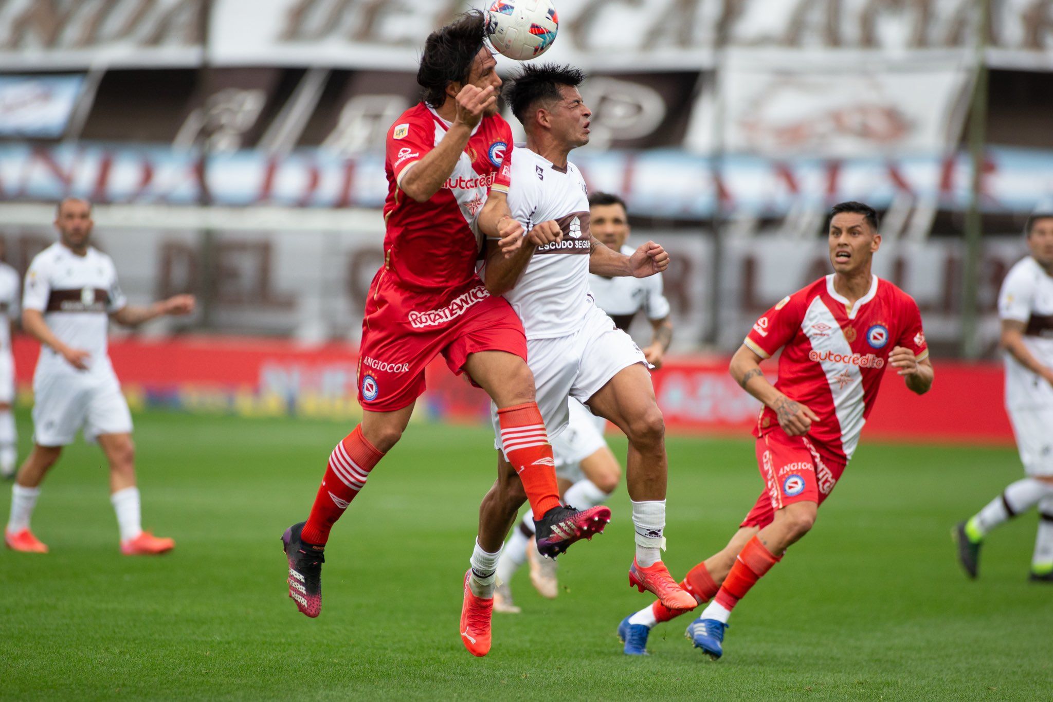 Platense vs. Argentinos Juniors. Pronóstico, Apuestas y Cuotas│3 de octubre de 2023
