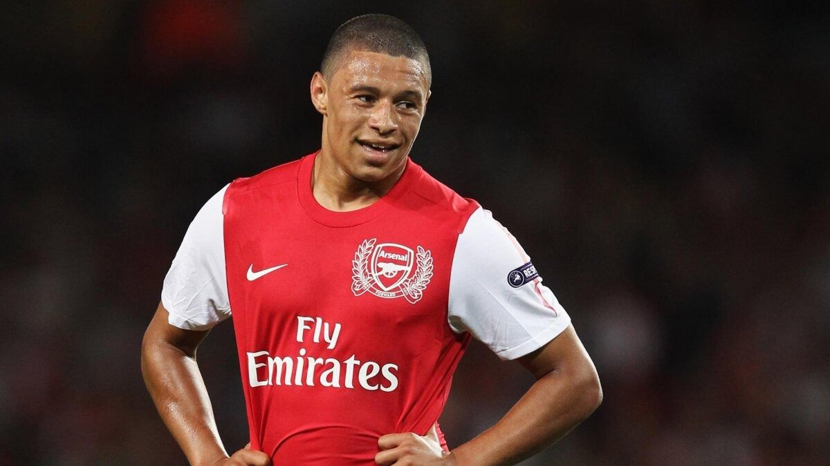 Former Liverpool Midfielder Oxlade-Chamberlain Keeps Fit Training with Arsenal’s Youth Squad