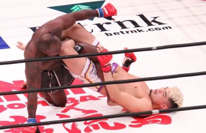 Melvin Manhoef loses tournament in Japan after resuming his career