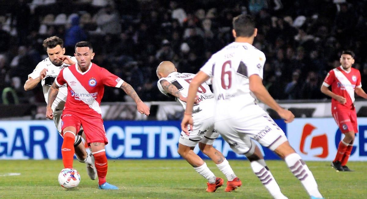 Argentinos Juniors vs. Platense. Pronostico, Apuestas y Cuotas│27 de febrero de 2024