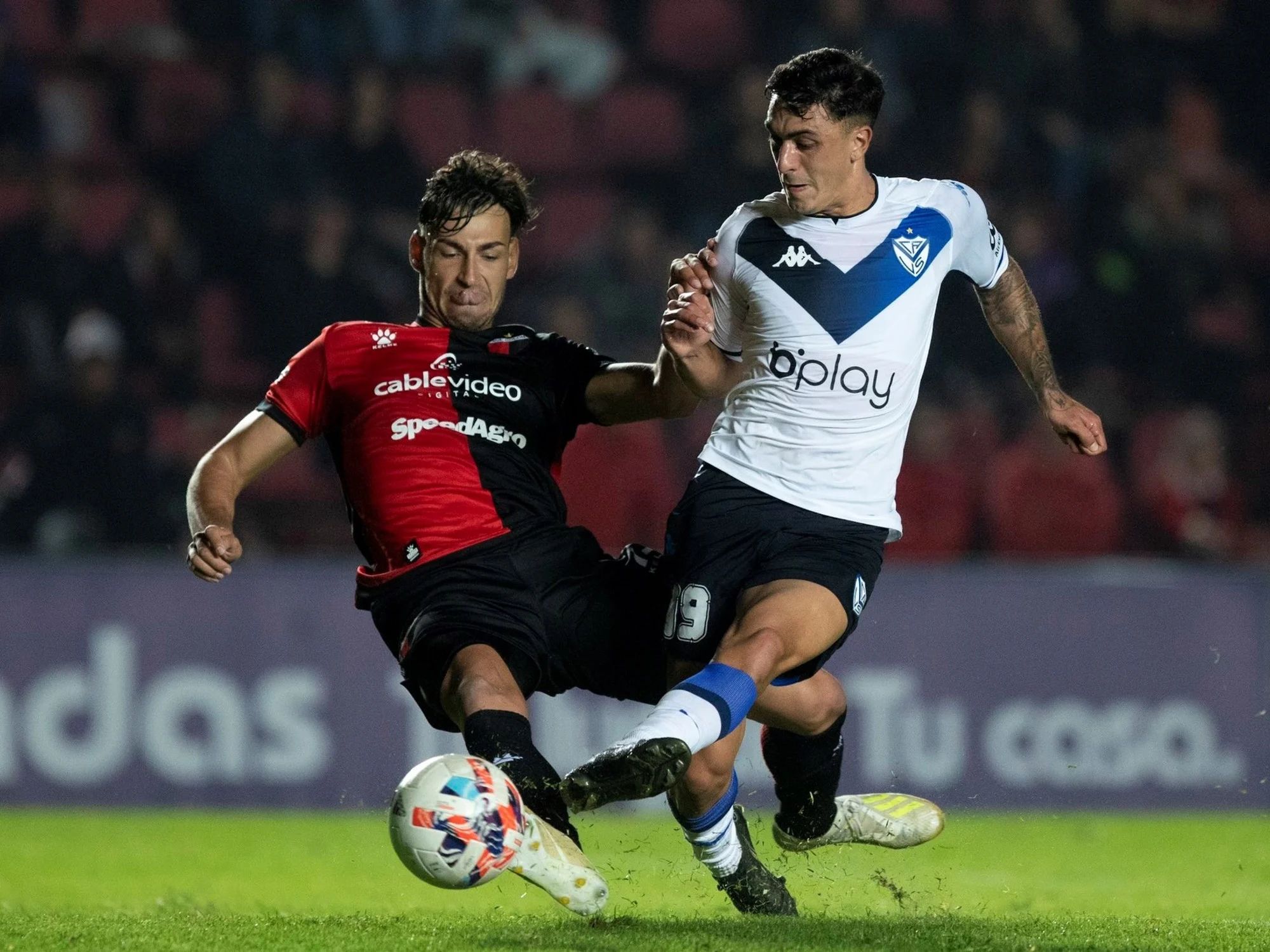 Colón vs. Vélez Sarsfield. Pronostico, Apuestas y Cuotas│22 de abril de 2023