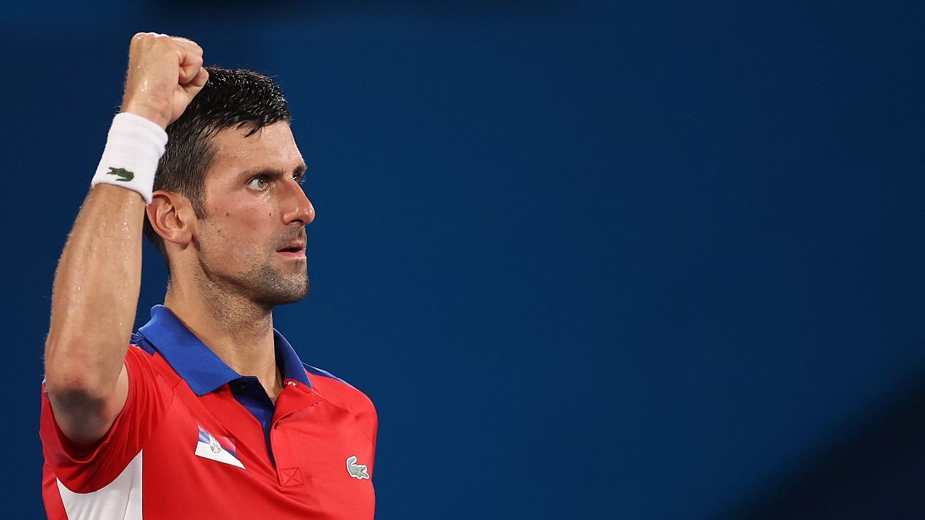 Sobrellevando una lesión, Djokovic avanzó con Serbia en la United Cup 