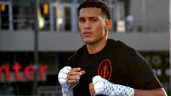 Benavidez claims he knocked out Bivol at Churchill Boxing gym