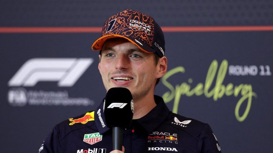 Verstappen Explains Why He Threw a Towel During Hungary Race