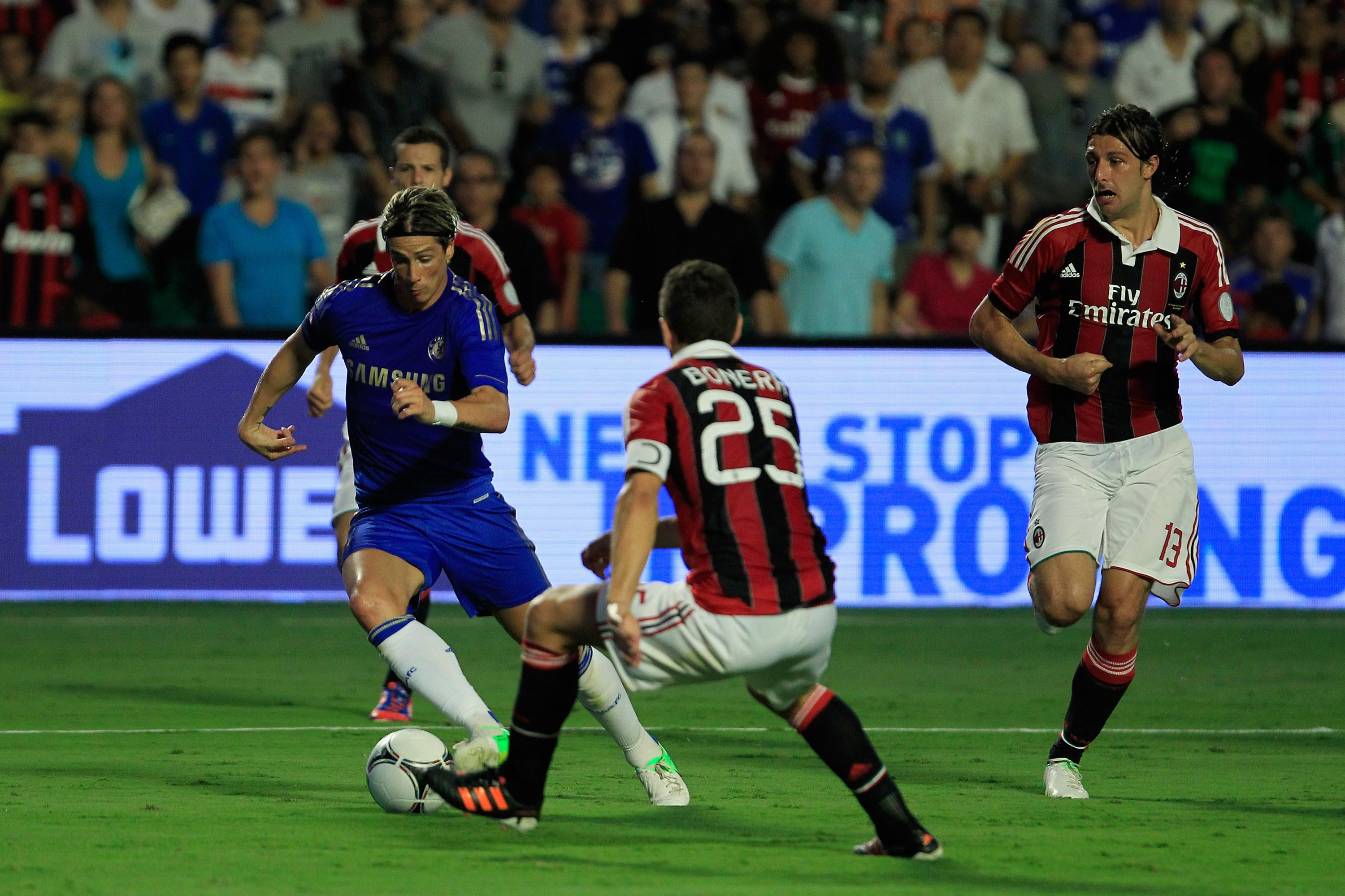 Chelsea crushed AC Milan in the third round of the Champions League