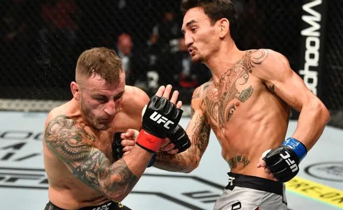 Holloway may return to lightweight if he doesn't get a fourth fight with Volkanovski