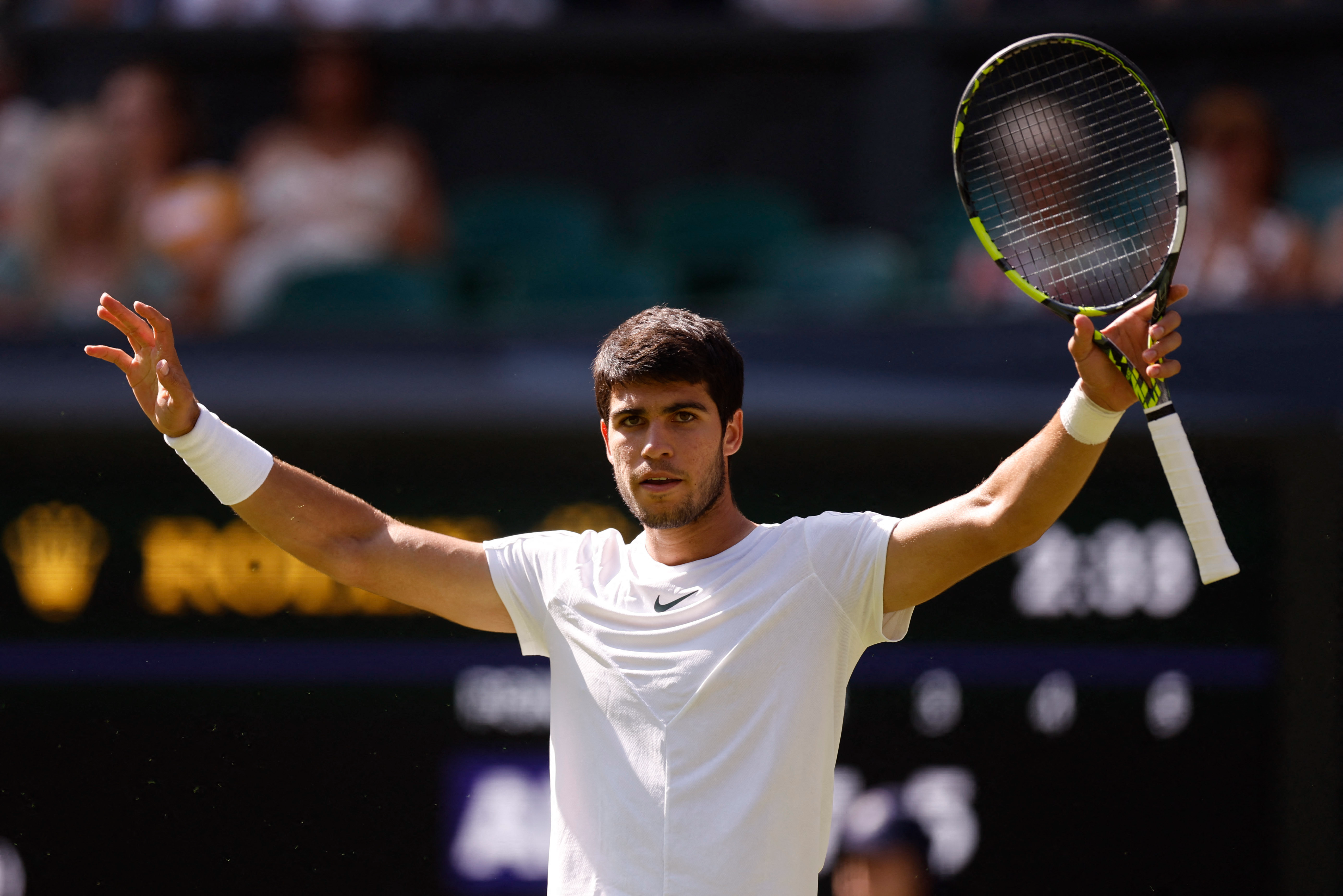 Alcaraz Crushes Medvedev and Reaches Wimbledon Finals