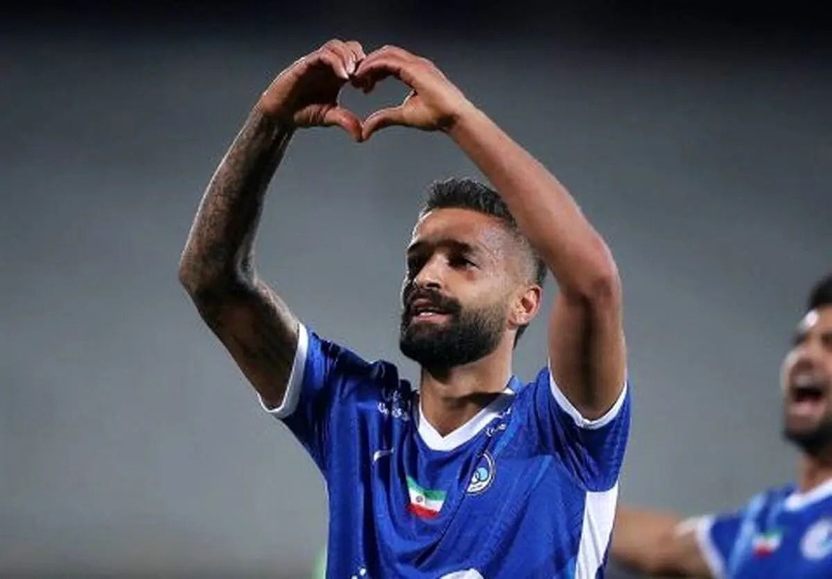 Iranian Footballer Sohrabian Suspended from Training Due to Video with Alcohol