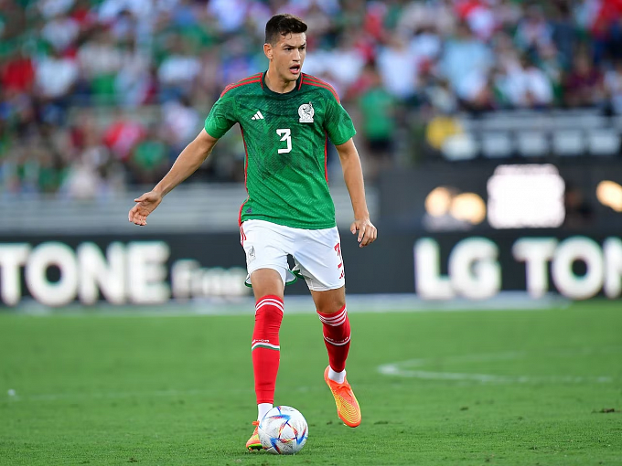 Mexican national team defender Montes may move to a Russian club in winter