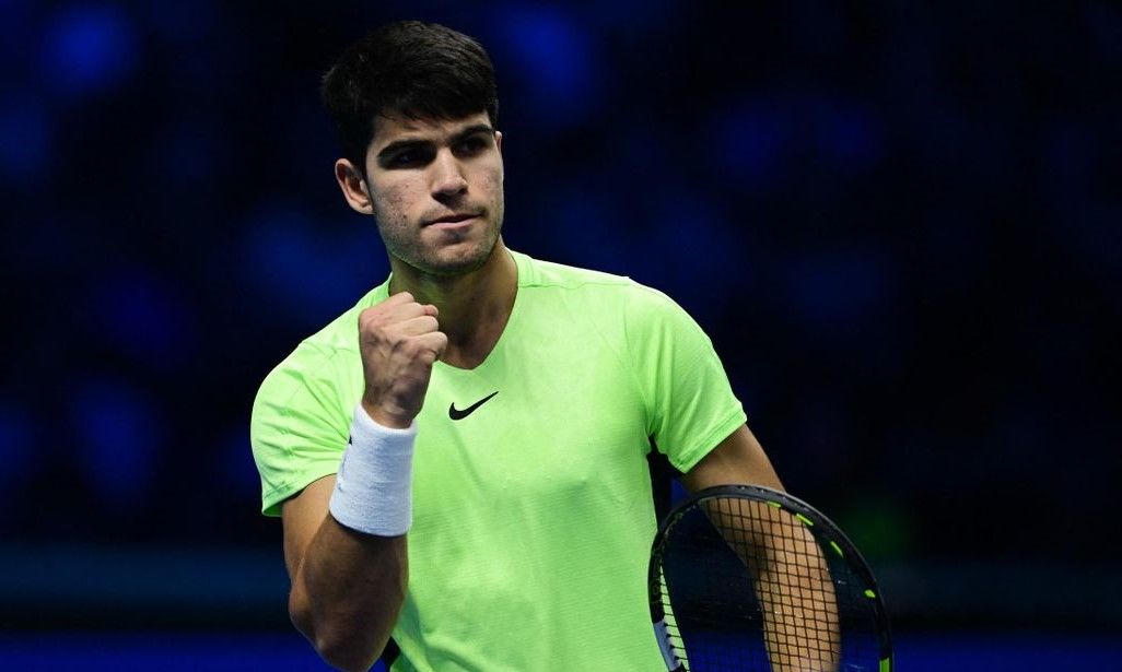 Alcaraz ganó, tras un debut perdido en las ATP Finals 