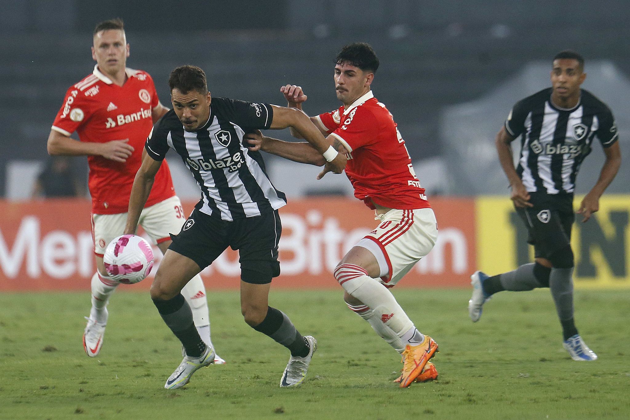 Botafogo vs. Internacional. Pronostico, Apuestas y Cuotas│13 de agosto de 2023