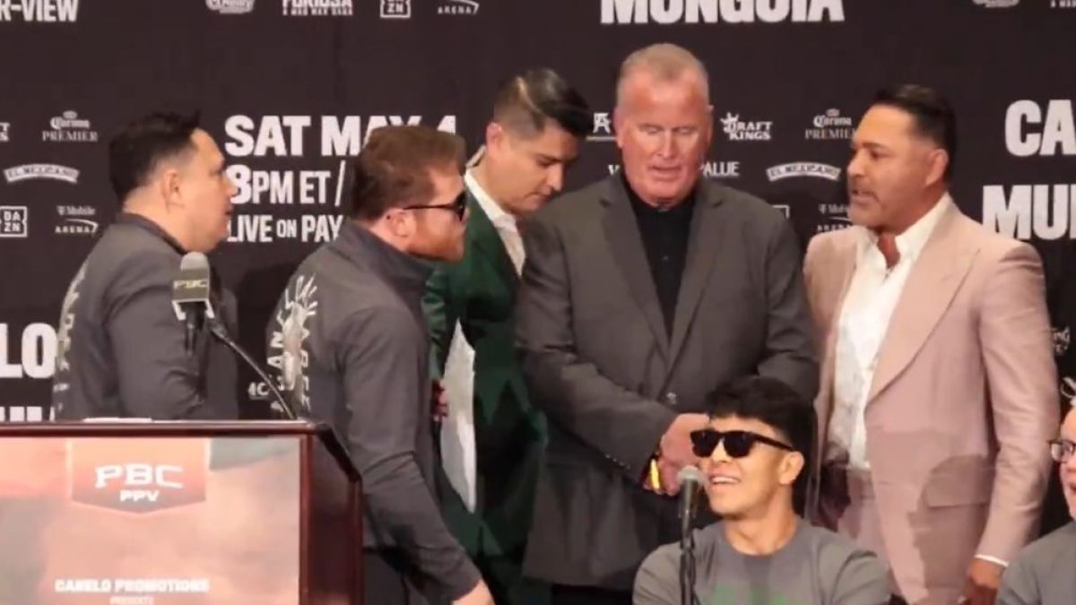 Canelo And De La Hoya Nearly Fight It Out At Press Conference