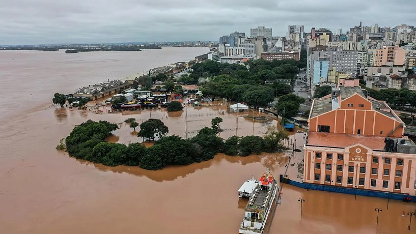 Alex Pereira dona 100.000 dólares a las víctimas de las inundaciones en el sur de Brasil