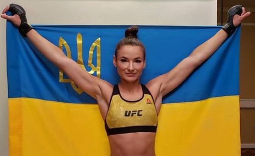 UFC fighter Moroz shows a photo in a sexy swimsuit