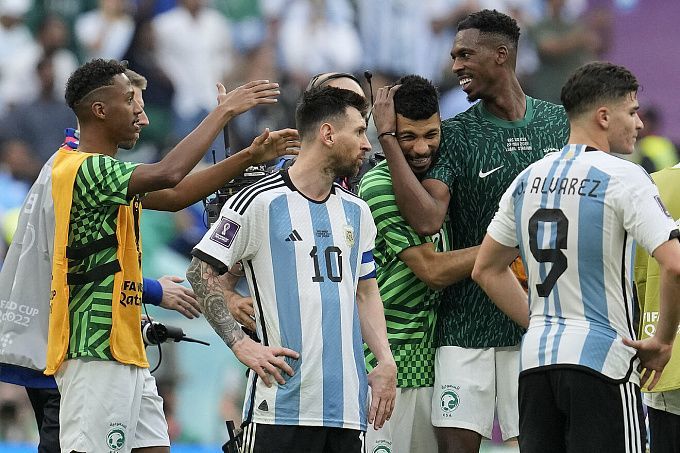 Former Arsenal striker Adebayor on Argentina vs. Mexico: Mexico has to win to get points and confidence