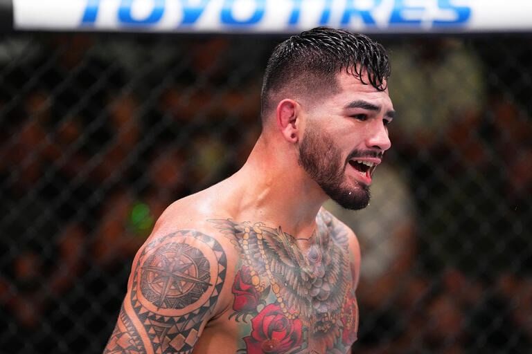 Hernandez Wants a Title Fight After Beating Dolidze at UFC Vegas 109