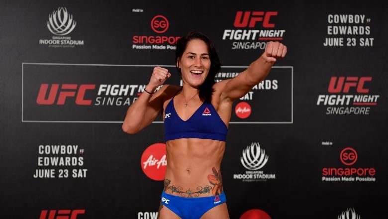 Former UFC fighter Eye posted a hot photo in her underwear