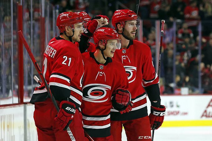 Carolina Hurricanes vs Detroit Red Wings Prediction, Betting Tips & Odds │17 DECEMBER, 2021