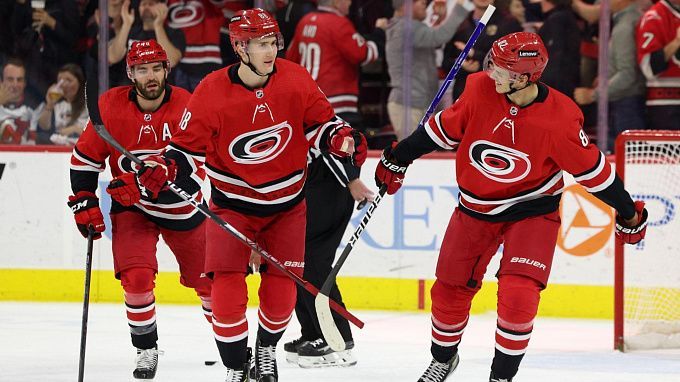 Boston Bruins vs  Carolina Hurricanes Prediction, Betting Tips & Odds │7 MAY, 2022