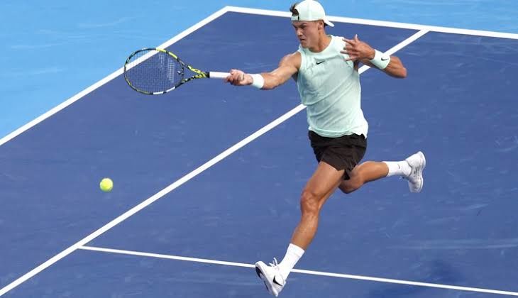 Holger Rune vs Tomas Martin Etcheverry: Prediction for the Match on October 17, 2025