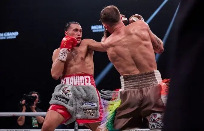 Mike Tyson nombró a David Benavidez como su peleador actual favorito