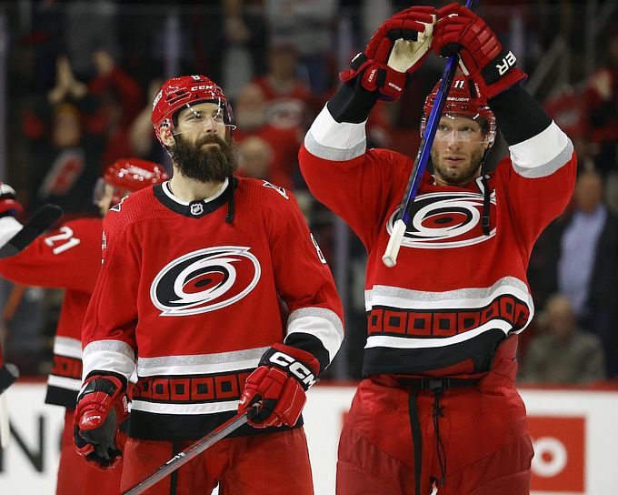 Vancouver Canucks vs Carolina Hurricanes Prediction, Betting Tips & Odds │25 OCTOBER, 2022