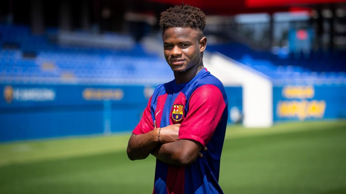 Barcelona Announces Transfer of 18-year-old Senegalese Defender Faye