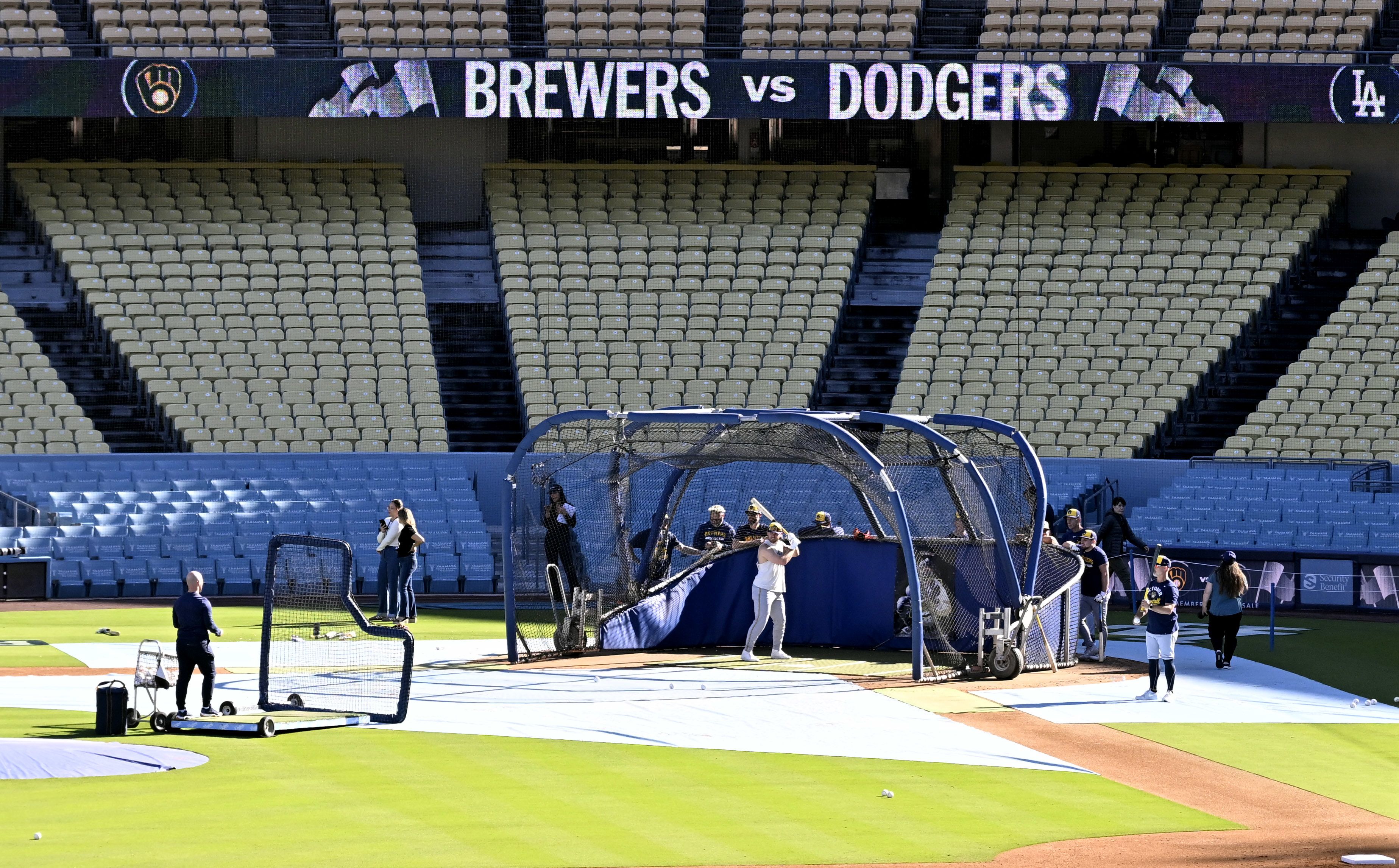 Los Angeles Dodgers vs Milwaukee Brewers: Prediction for the match on October 16, 2025