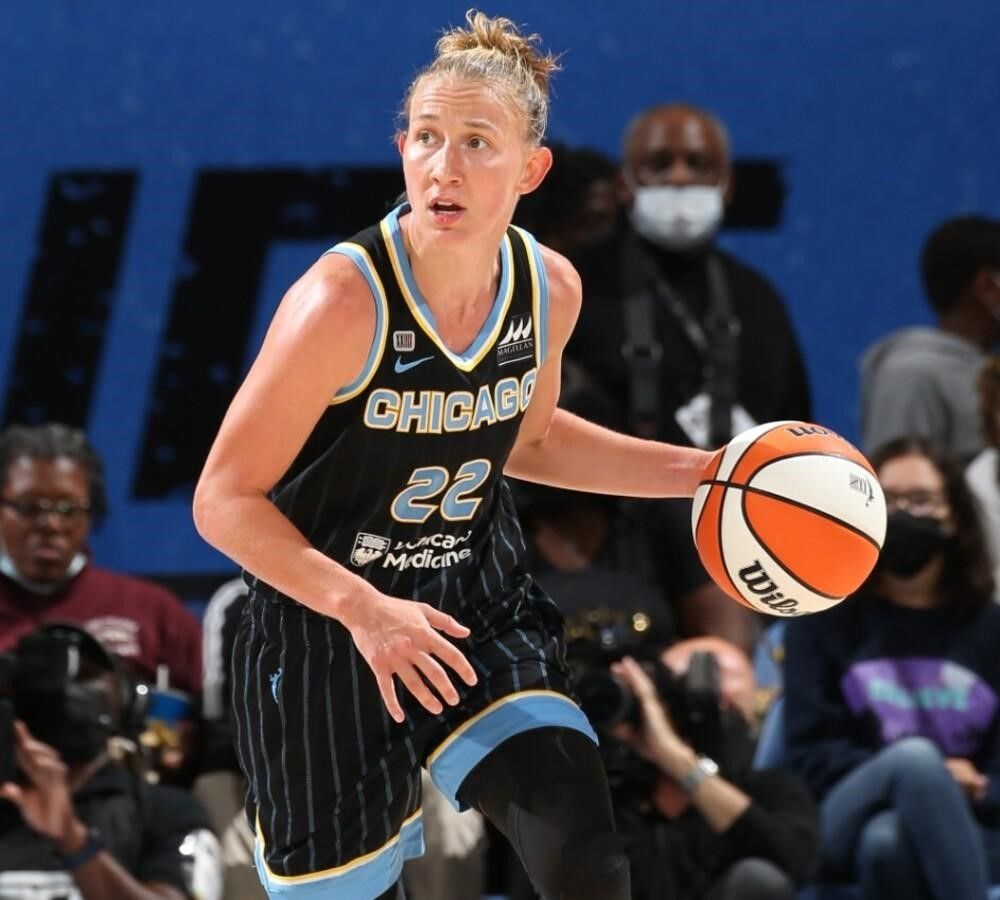 WNBA: Sky advances to the Semis