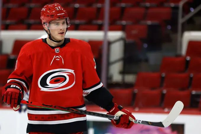 Montreal Canadiens vs Carolina Hurricanes. Pronóstico, Apuestas y Cuotas│30 de marzo de 2024