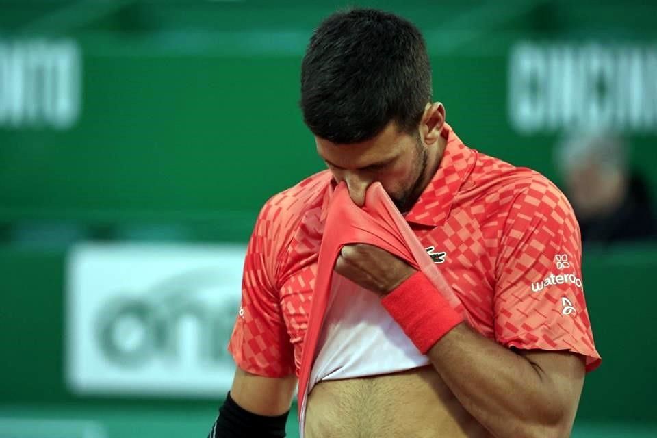 Novak Djokovic admitió tener molestias en su codo 