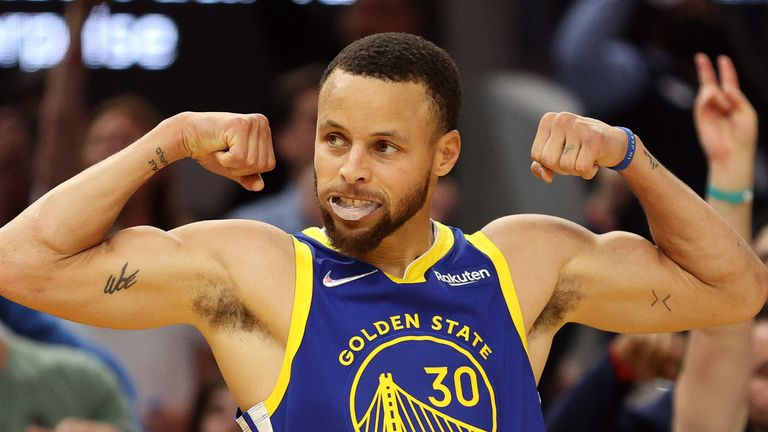 Stephen Curry First to Score 4,000 3-Pointers in NBA